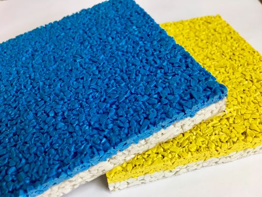 Pista de corrida de borracha EPDM personalizável em todos os climas com excelente resistência ao deslizamento e resistência aos raios UV